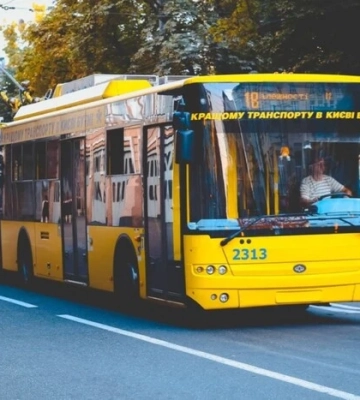 У Києві через атаку РФ змінено маршрути низки автобусів та трамваїв