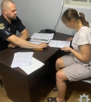 На Чернігівщині мати продавала 11-річну доньку для сексуальної експлуатації: їй та одному з гвалтівників загрожує довічне. ФОТО
