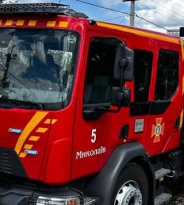 У Миколаєві за добу горіли спортивний об’єкт та гаражі, рятувальники допомогли транспортувати хвору людину