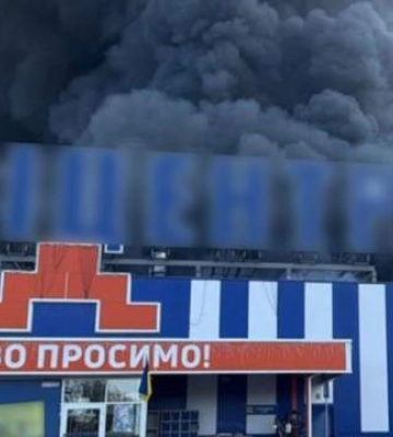 Ворог атакував "Епіцентр" у Прилуках: поліція працює на місці удару