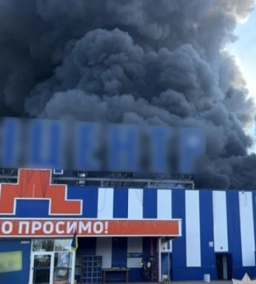 Росіяни атакували ТЦ у Прилуках
