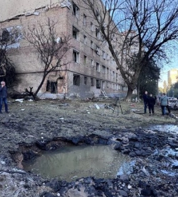 Спасатели продолжают работать на семи локациях в Киеве, в результате вражеского удара пострадало более полусотни объектов – глава МВД