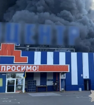 Є загроза повторної атаки. Російські війська завдали удар по Епіцентру у Прилуках