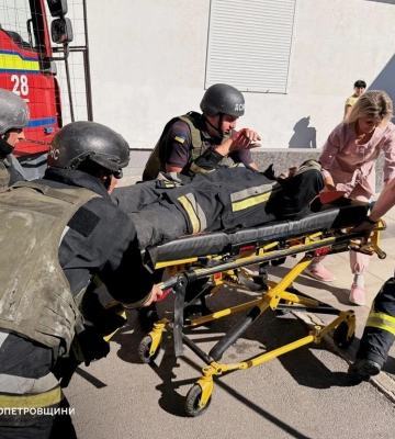 На Дніпропетровщині росіяни вдарили по рятувальниках: є поранені