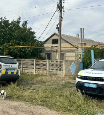 На Одещині затримали військового за підозрою у зберіганні вдома зброї та пораненні тещі