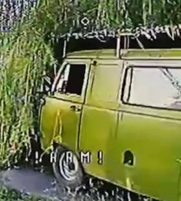 На Харківщині прикордонники знищили російський танк, який рухався до кордону України (відео)