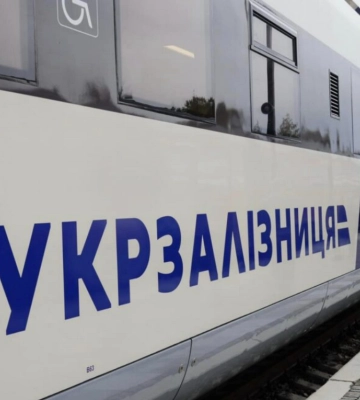 Потяги вивели з графіка: через атаку низку рейсів через Дніпро скасовано