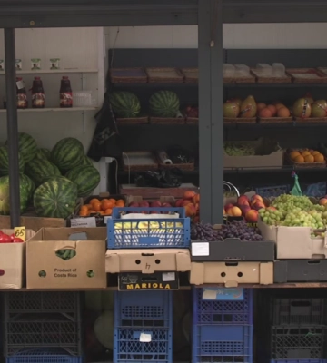 Продуктів менше, крупи зникають із полиць, а ціни більші: що відбувається з продуктами в Луцьку