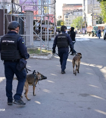 В Умані під час приїзду паломників працюють кінологи ДСНС із мінно‐пошуковими собаками (ФОТО)