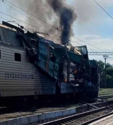 В результате удара РФ по поезду "Днепр-Запорожье" погибла проводница, - "УЗ"