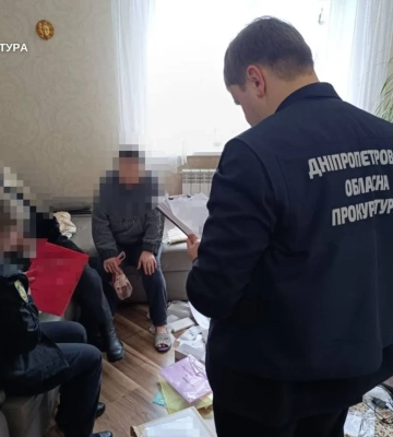 Судитимуть батьків-вихователів дитбудинку, які роками катували та знущалися з шістьох вихованців. ФОТОрепортаж
