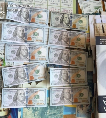 На Рівненщині викрили викладача, який за 1000 доларів обіцяв абітурієнтам вступ до  коледжу