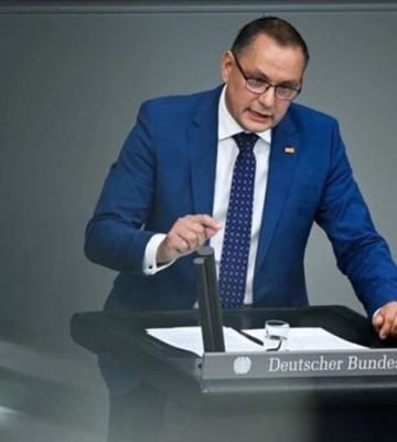 Лідер «Альтернативи для Німеччини» закликав зняти всі санкції з Росії та припинити допомогу Україні