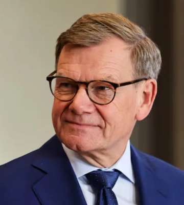 Українські чоловіки призовного віку мають повернутися додому, а Київ - купувати більше німецької зброї, - Вадефуль
