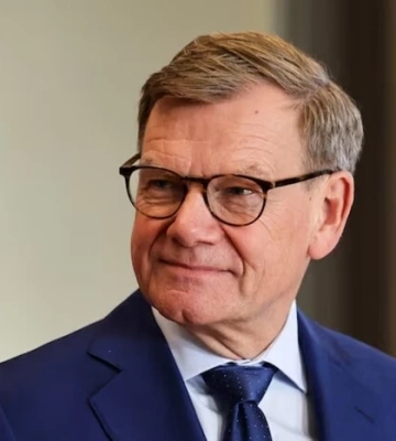 Українські чоловіки призовного віку мають повернутися додому, а Київ - купувати більше німецької зброї, - Вадефуль
