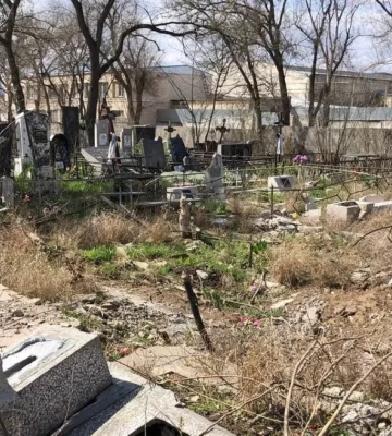 «Там все у жахливому стані», — у мерії Миколаєва шукатимуть відповідального за утримання Жовтневого кладовища