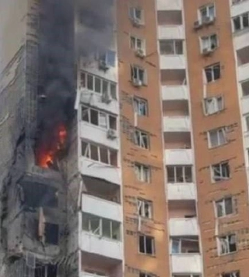 Росіяни вдарили по 24-поверховому житловому будинку у Дарницькому районі Києва