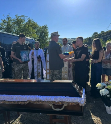 На Тячівщині попрощалися із полеглою прикордонницею Наталією Рябіченко