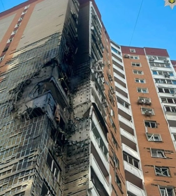 Попадание в 24-этажку в Киеве: есть пострадавшие