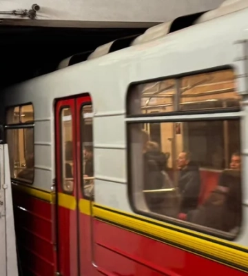 «Зеленая» ветка метро в Киеве сегодня будет работать без ограничений при желтом уровне угрозы