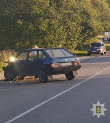 Не розминулися на дорозі з суцільною смугою у Львівському районі