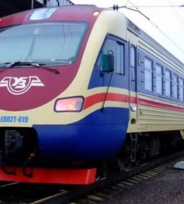 Між Дніпром та Запоріжжям скасували приміські поїзди: частину рейсів замінять автобусами