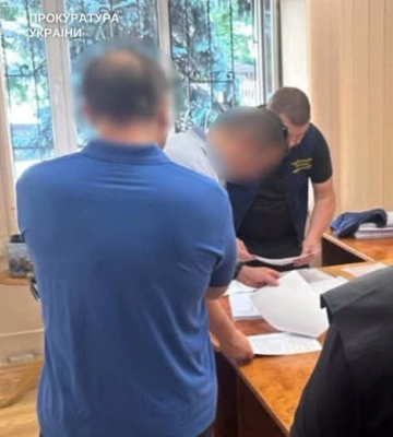 Продав сотні тонн продукції за заниженими цінами - на Буковині судитимуть керівника підприємства
