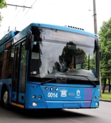 Попри важку ніч і проблеми зі світлом миколаївський електротранспорт продовжує працювати