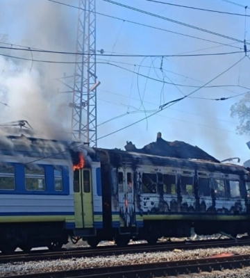 Росіяни вдарили дроном по потягу «Харків-Ізюм», є постраждалі