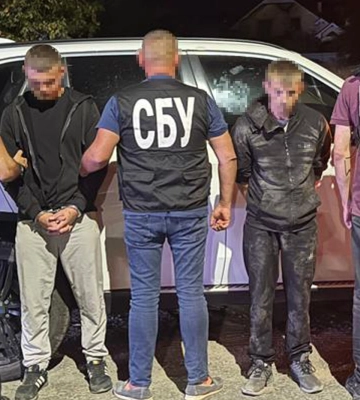 На Ужгородщині затримали двох чоловіків, які за $7000 організовували незаконний перетин кордону (ФОТО)