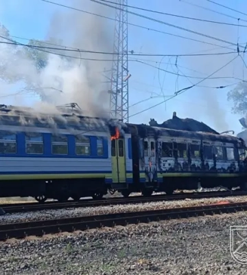 Удари РФ по залізниці продовжуються: окупанти атакували потяг «Харків — Ізюм», є постраждалі
