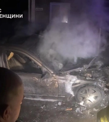 У Рівному загорівся Mercedes-Benz (ВІДЕО)