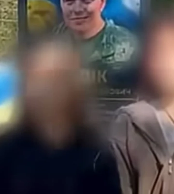 На фоне фото погибших защитников. В Лозовой два подростка танцевали под российскую музыку на Аллее Славы