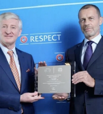 Український мільярдер отримав нагороду від УЄФА за розвиток футболу