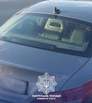 В Кривом Роге разыскивают водителя, который насмерть сбил женщину на переходе