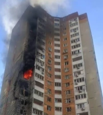 Російський дрон влучив у 24-поверховий будинок у Києві: шестеро постраждалих