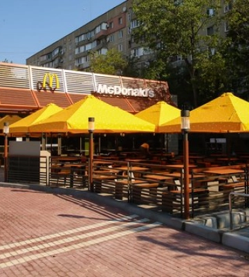 "McDonald's Україна" поки що не працюватиме під час жовтого рівня повітряної тривоги
