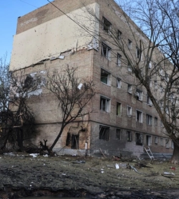 У Дніпровському районі Києва після влучання дрона є загибла, палає багатоповерхівка – влада