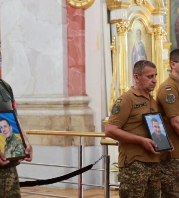 У Луцьку в останню дорогу провели двох Героїв – Артема Біломоїна та Вадима Попишова 