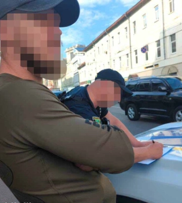 Подбросили наркотики комбату в Харькове: задержаны трое военнослужащих