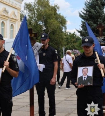На Дніпропетровщині попрощалися з двома поліцейськими, загиблими під час повторного обстрілу РФ