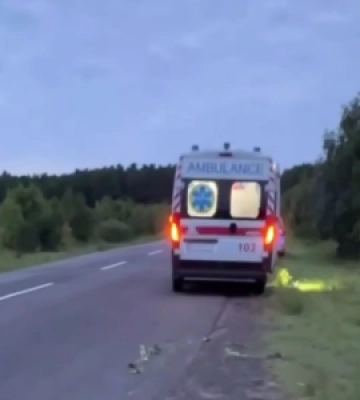 На Волині чоловіка знайшли на трасі, а мопед - у кюветі: що відомо про ДТП