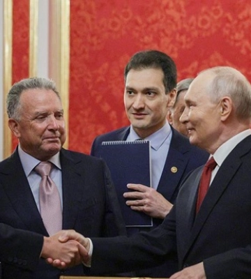 СМИ: Посланцы Трампа говорили с Путиным три часа