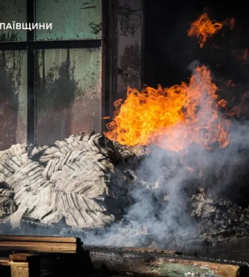 У Миколаєві росіяни атакували відділення пошти та склади, де зберігалися овочі