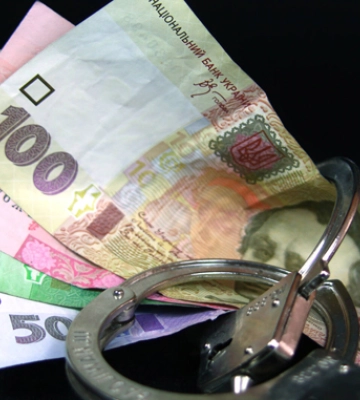 Збитки державі у 9 млн грн: на Буковині чиновник задешево продав сою та соняшник