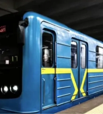 У Києві станції метро працюватимуть на годину довше
