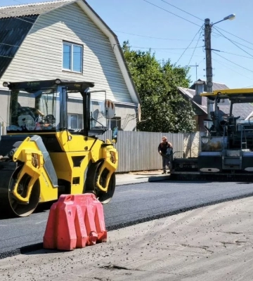 В Харькове продолжают восстанавливать дороги 