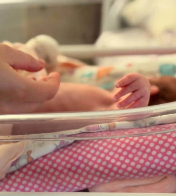 У Львові виходили дівчинку, яка народилася на 28 тижні вагітності та важила 1275 грамів