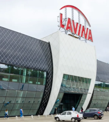 Оккупанты продолжают атаковать Киев: столб дыма поднимается возле ТРЦ "Lavina Mall"