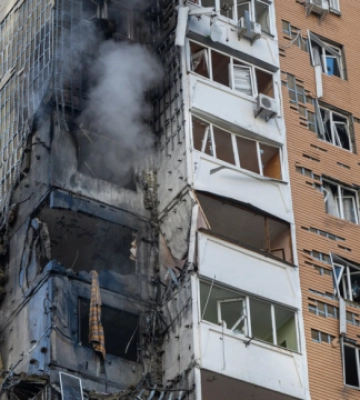 Влучання у будинки, горять автівки: кількість постраждалих у Києві від атак РФ зросла до 16, один загиблий